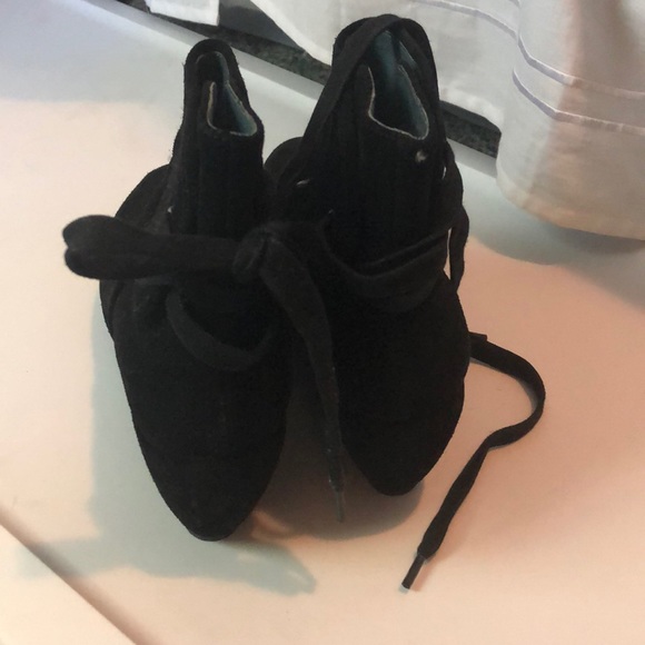 NWOT Sasha London black suede platform booties - Picture 5 of 8